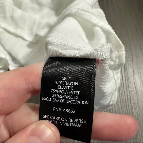 Torrid Gauze Embroidered Smocked Cold Shoulder White & Blue Top Size 4X - Picture 7 of 10